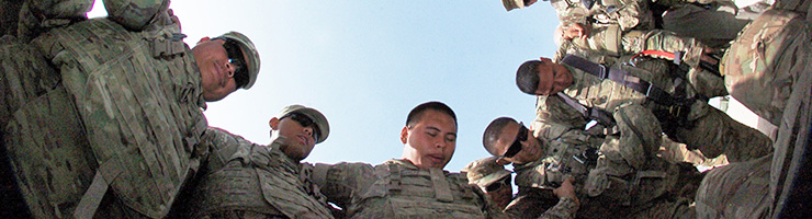 Soldiers form a circle for praying.